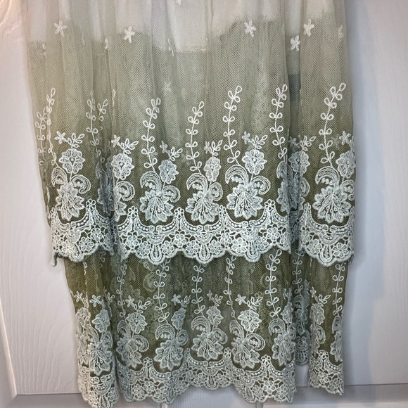POL White and Green Ombre Tiered Lace Top - Picture 2 of 5